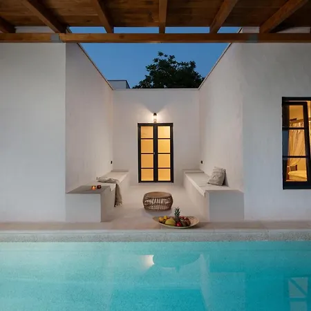 Villa Andresita's Palace State-of-the-art Tropical Bale