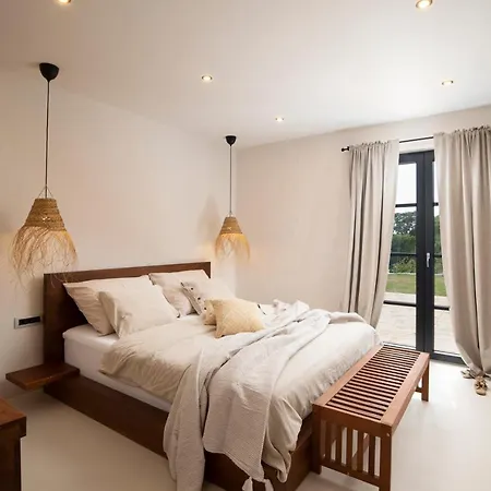 Villa Andresita's Palace State-of-the-art Tropical Bale
