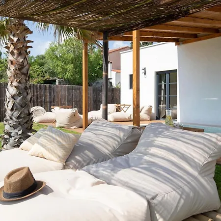 Andresita's Palace State-of-the-art Tropical * Bale
