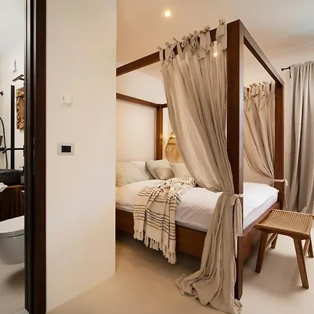 Andresita's Palace State-of-the-art Tropical * Bale
