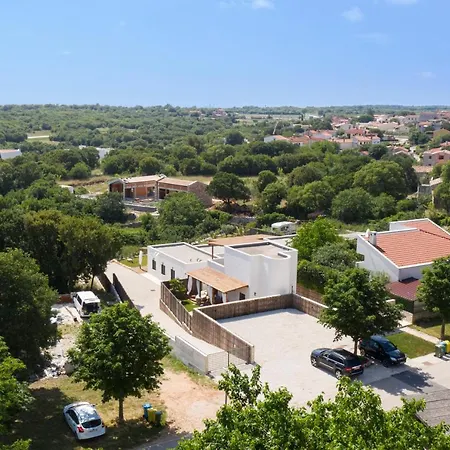 Andresita's Palace State-of-the-art Tropical Villa Bale