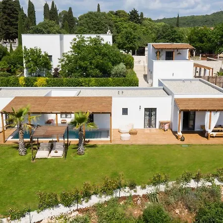 Villa Andresita's Palace State-of-the-art Tropical