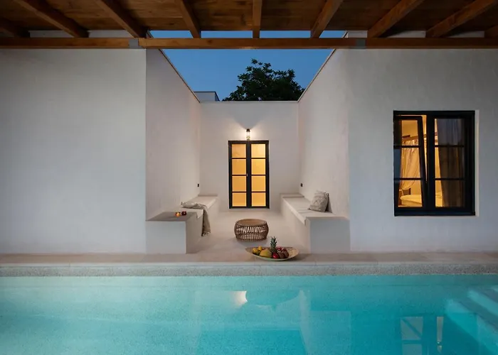 Villa Andresita's Palace State-of-the-art Tropical Bale